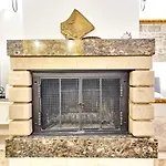 Jackie\'S Little Stone House